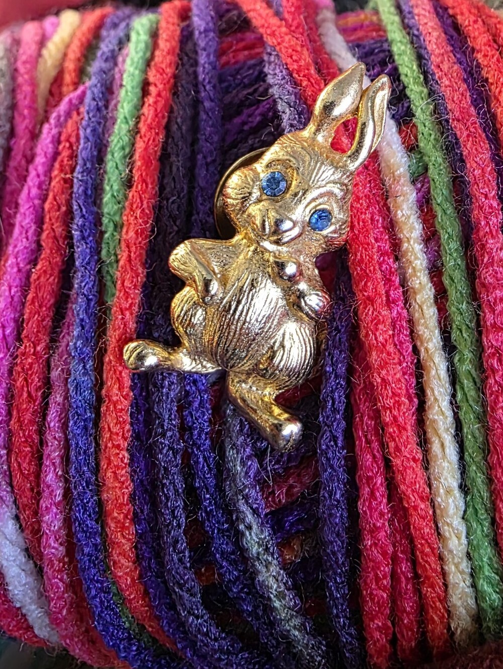 Vintage Gold Tone Bunny Rabbit Lapel Pin Blue Rhinestone Eyes Ballou Regd Brooch